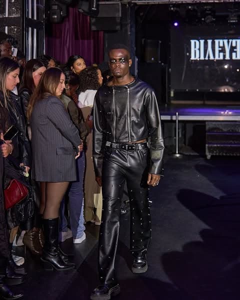 Chaqueta cuero tachuelas